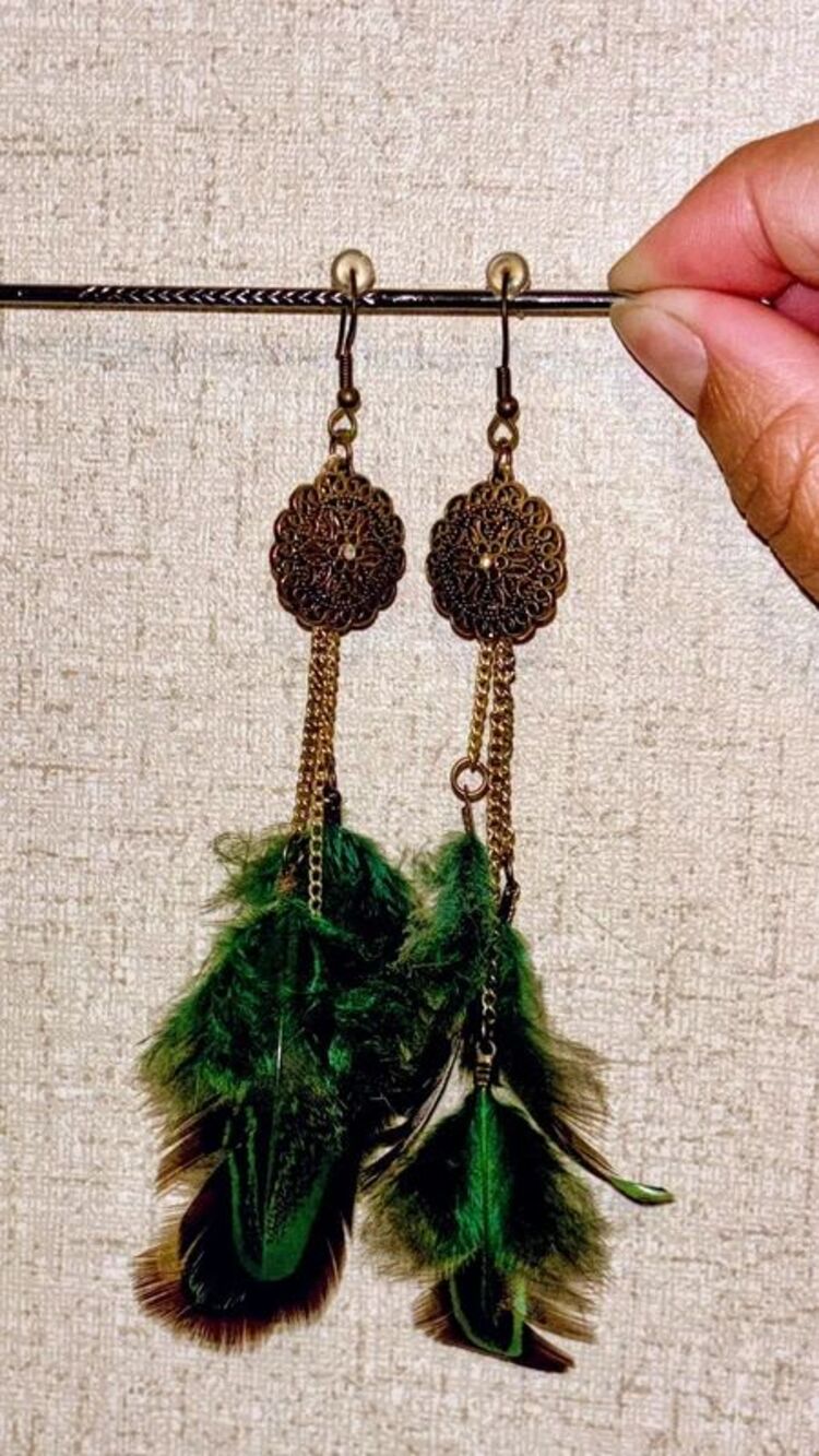 Green vintage-style earrings